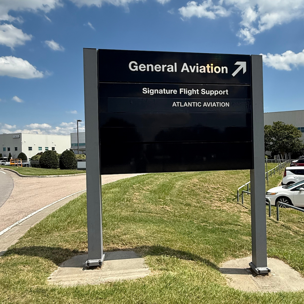 Turn right into General Aviation